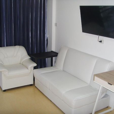 Kontiki Guesthouse Jomtien Beach Buitenkant foto