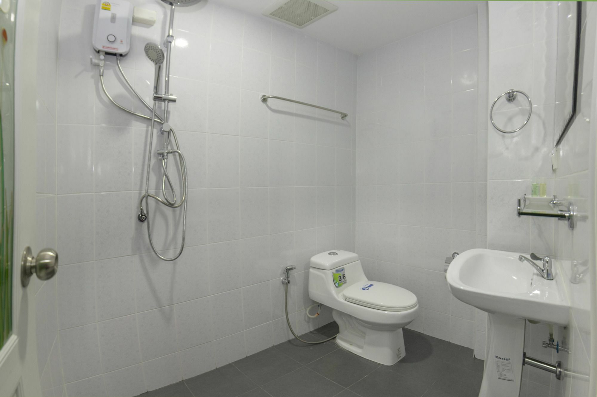 Kontiki Guesthouse Jomtien Beach Buitenkant foto