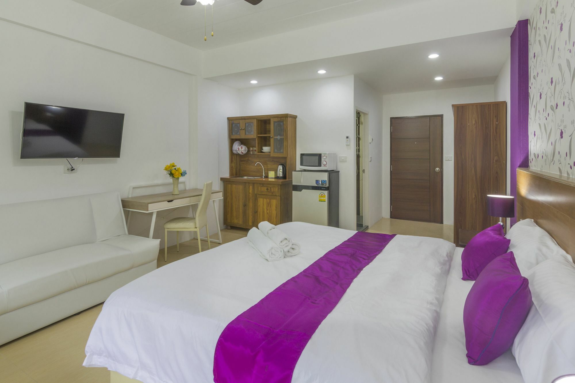 Kontiki Guesthouse Jomtien Beach Buitenkant foto