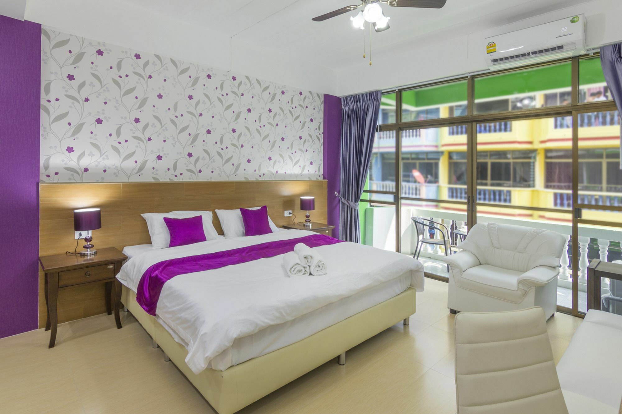 Kontiki Guesthouse Jomtien Beach Buitenkant foto